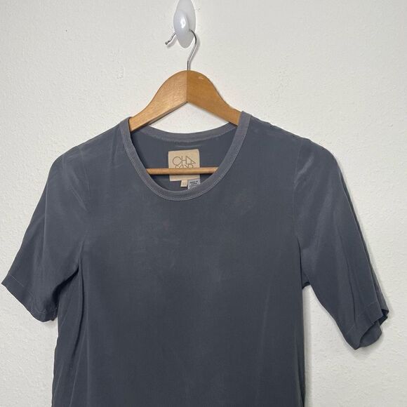 Chaser Women’s Gray 100% Silk Short Sleeve Top Size XS - Picture 2 of 9
